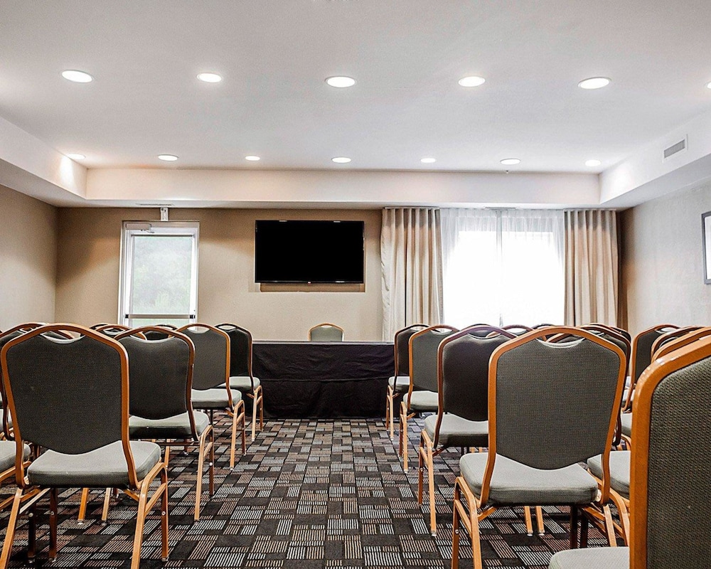 Comfort Suites Independence Kansas City 35/38