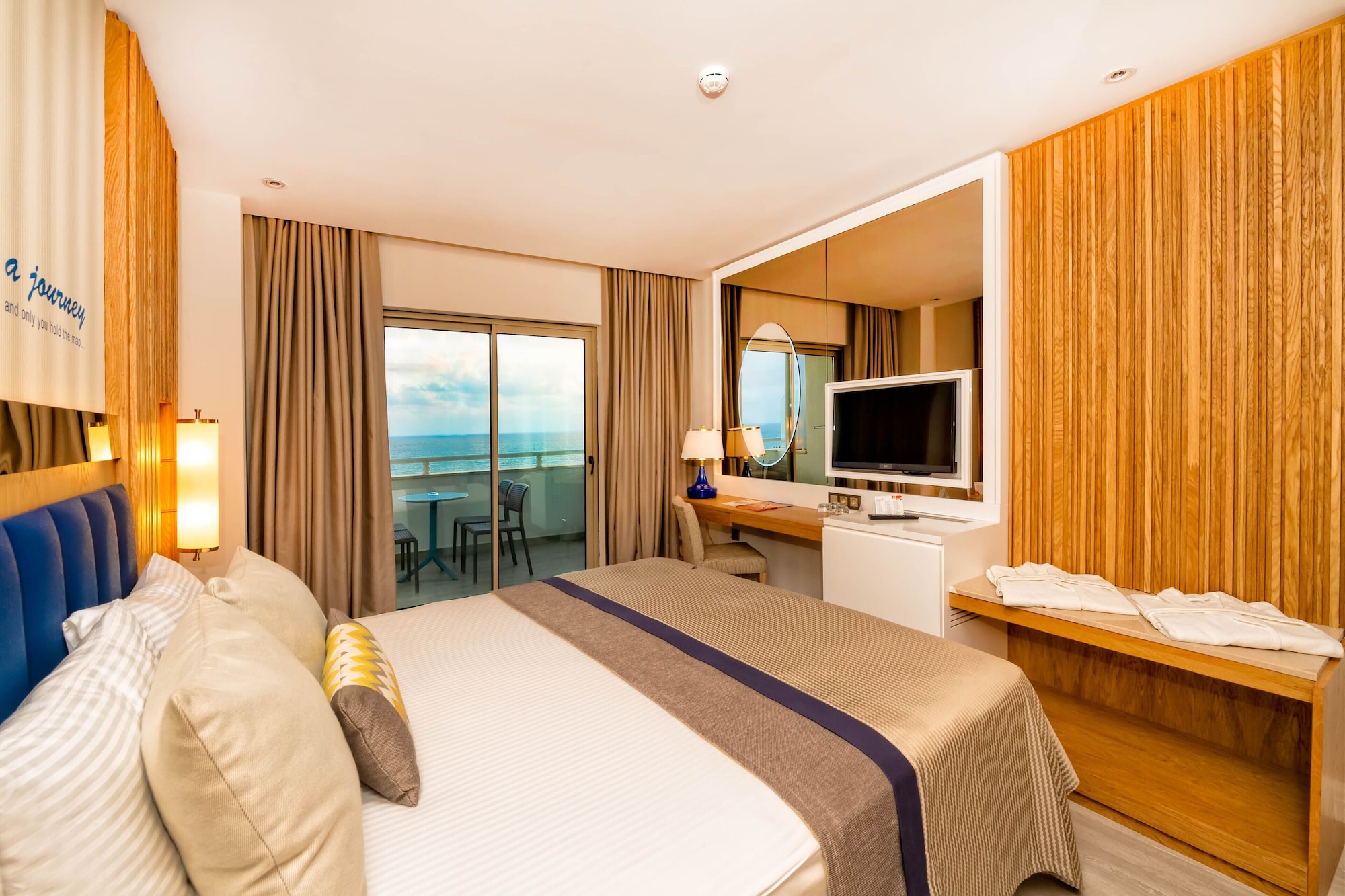 STANDARD, DOUBLE BED, SEA VIEW