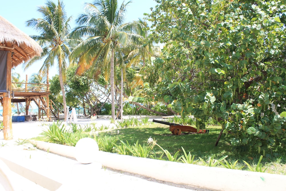 Hotel Cabanas Maria del Mar 33/43