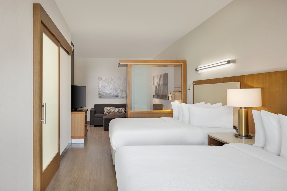 SpringHill Suites Orange Beach at The Wharf 26/66