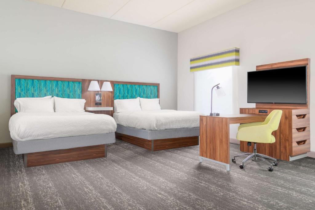 Room at HAMPTON INN SUITES BROOKINGS, BROOKINGS - SD