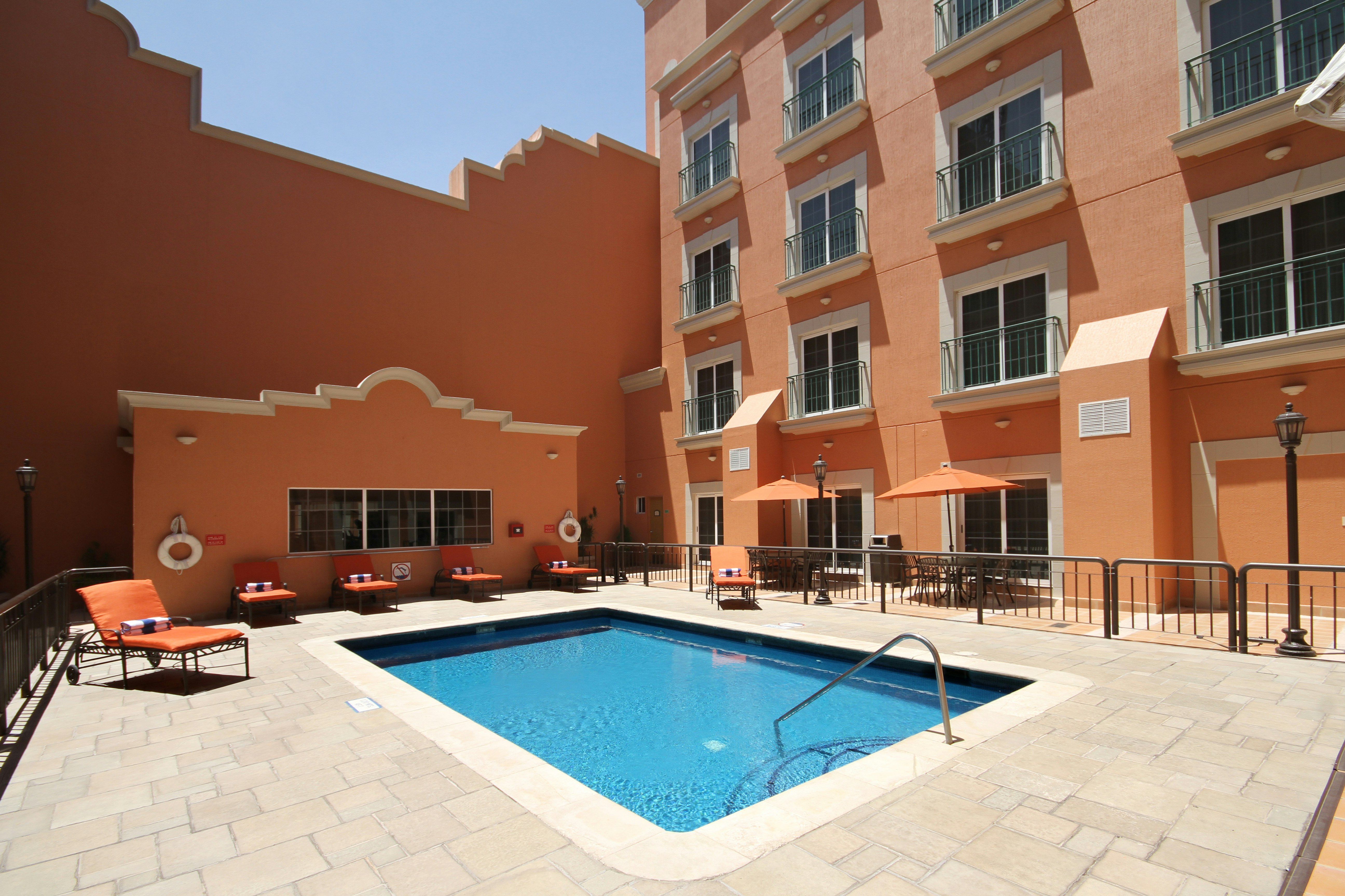 Holiday Inn Express Torreon 65/69