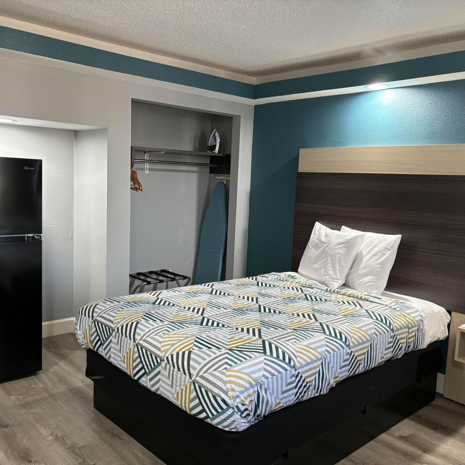 1 King Bed - Smoking, Micfridge، Studio6 Suites Memphis, TN – East Memphis 5/10