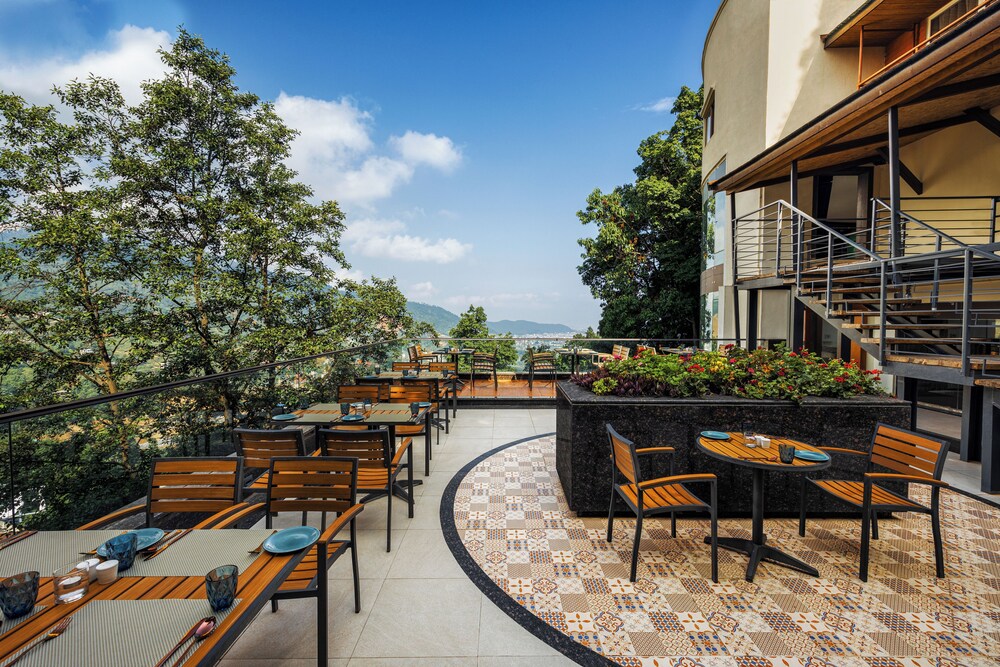 Fortune Resort and Wellness Spa 32/48