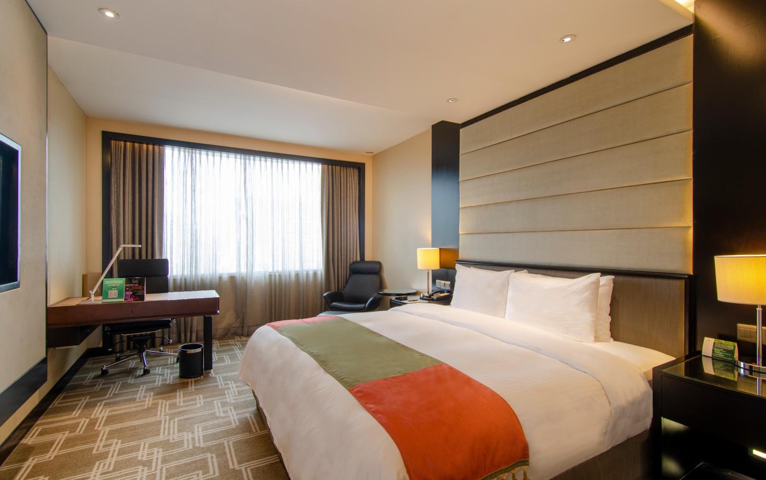 Pacific, Club, King Bed, Queen Bed