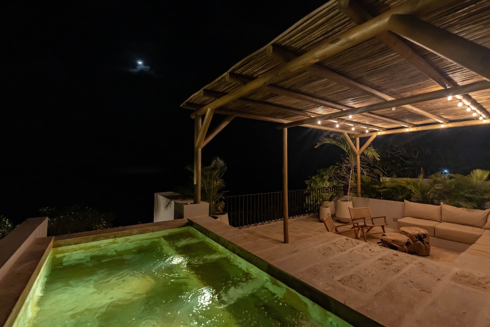 Makani Luxury Wanderlust 40/66