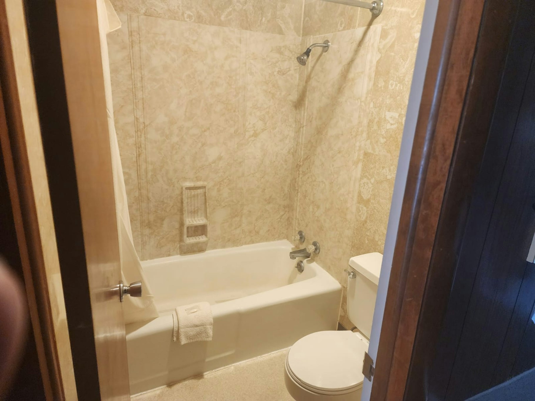 غرفة بسريرين كوين، First Inn By OYO Quinter Hwy 70 5/6