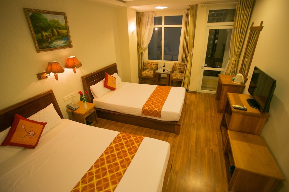FAMILY, 2 QUEEN BEDS, CITY VIEW
