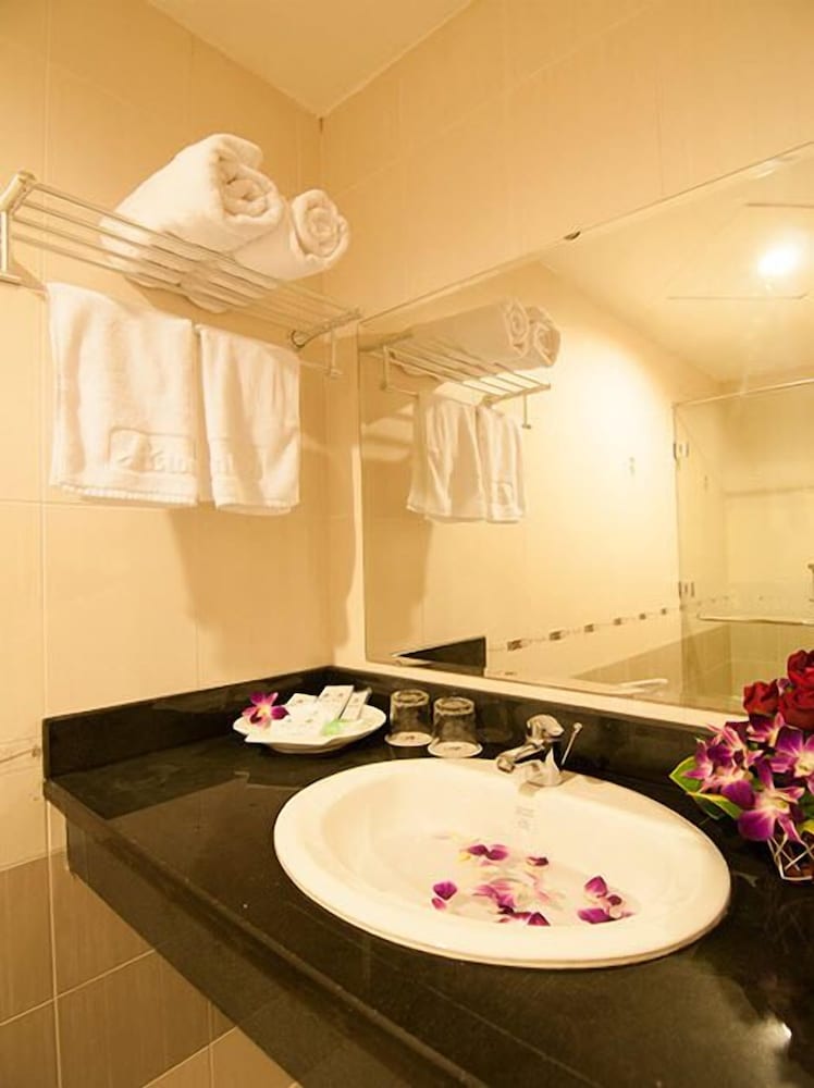 Valentine Hotel 50/50