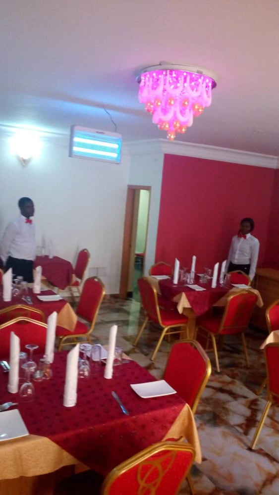Chariot Hotel 19/20