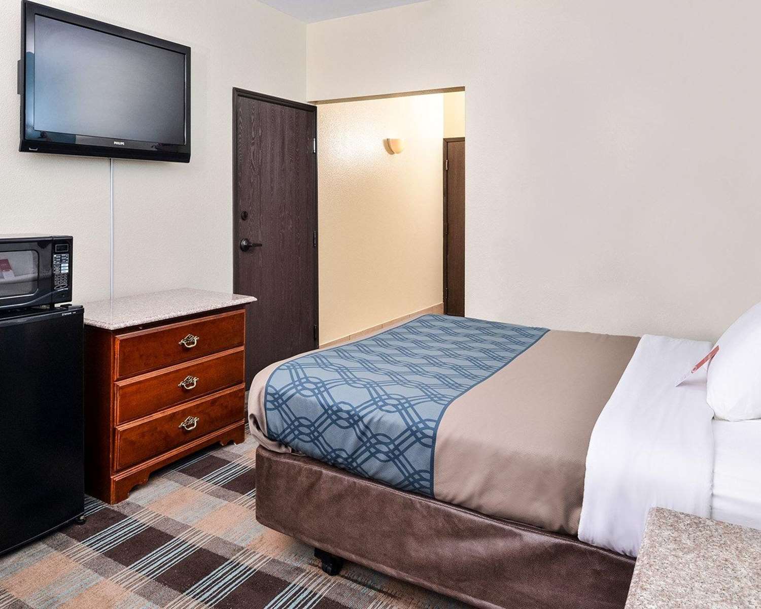 Econo Lodge Inn and Suites Shelbyville 7/21