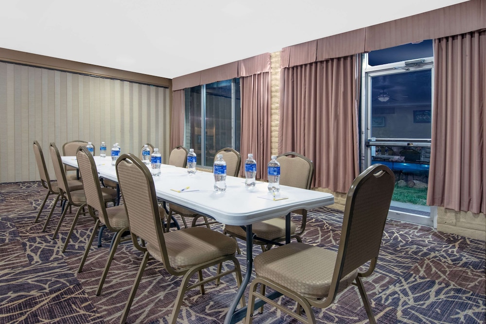 Days Inn by Wyndham Colorado City 23/30