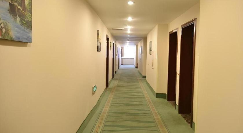 Green Tree Inn Urumqi South Xinhua Road Business Hotel 39/42