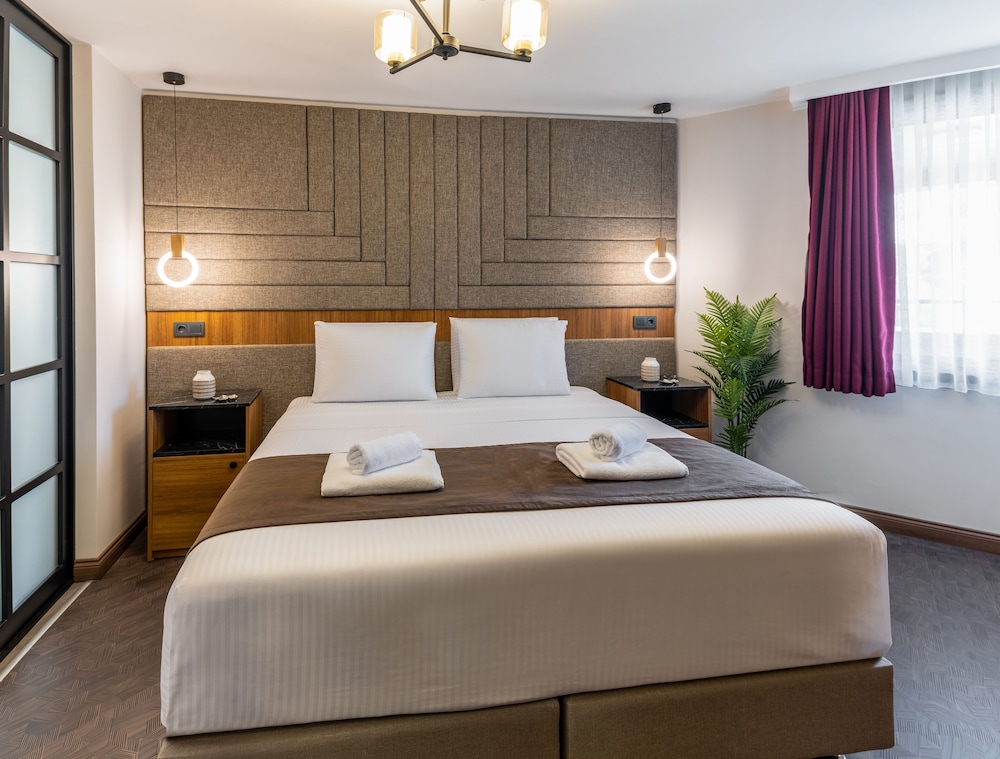 1 BEDROOM, LUXURY, APARTMENT, BALCONY