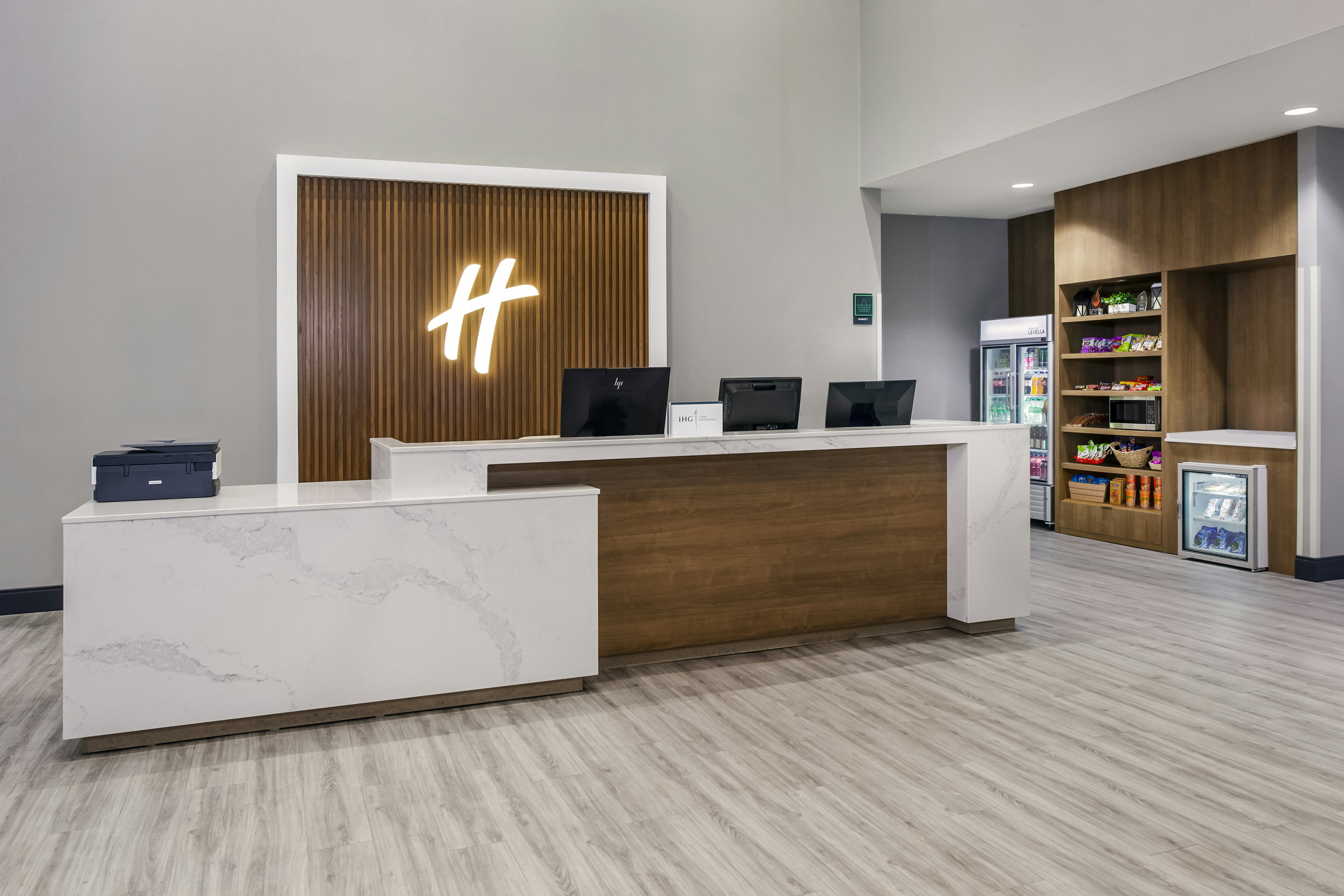 Holiday Inn Quincy, an IHG Hotel 12/75