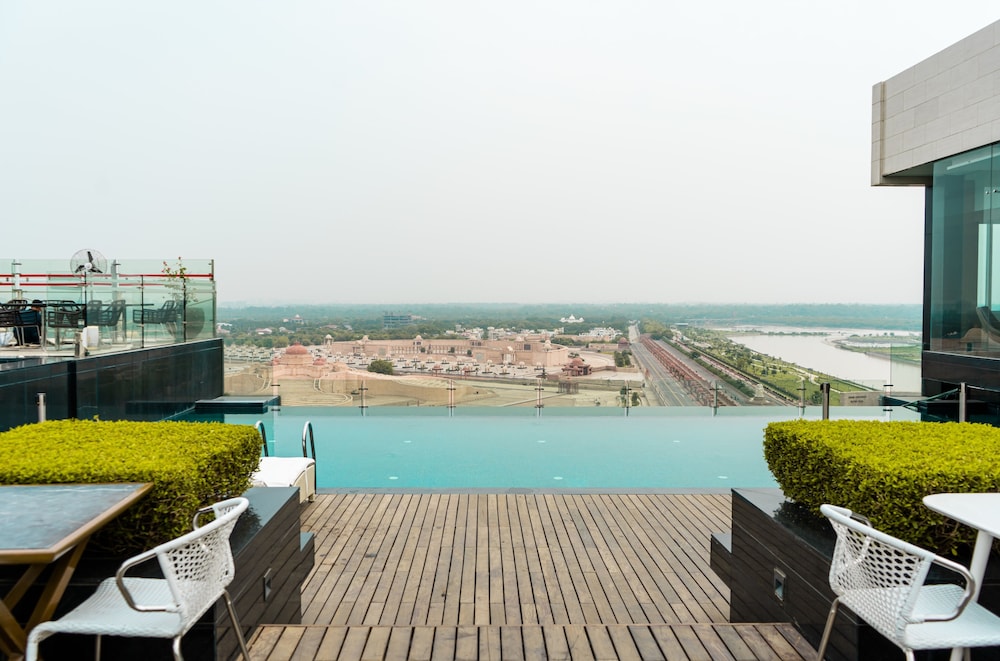 Renaissance Lucknow Hotel 60/65
