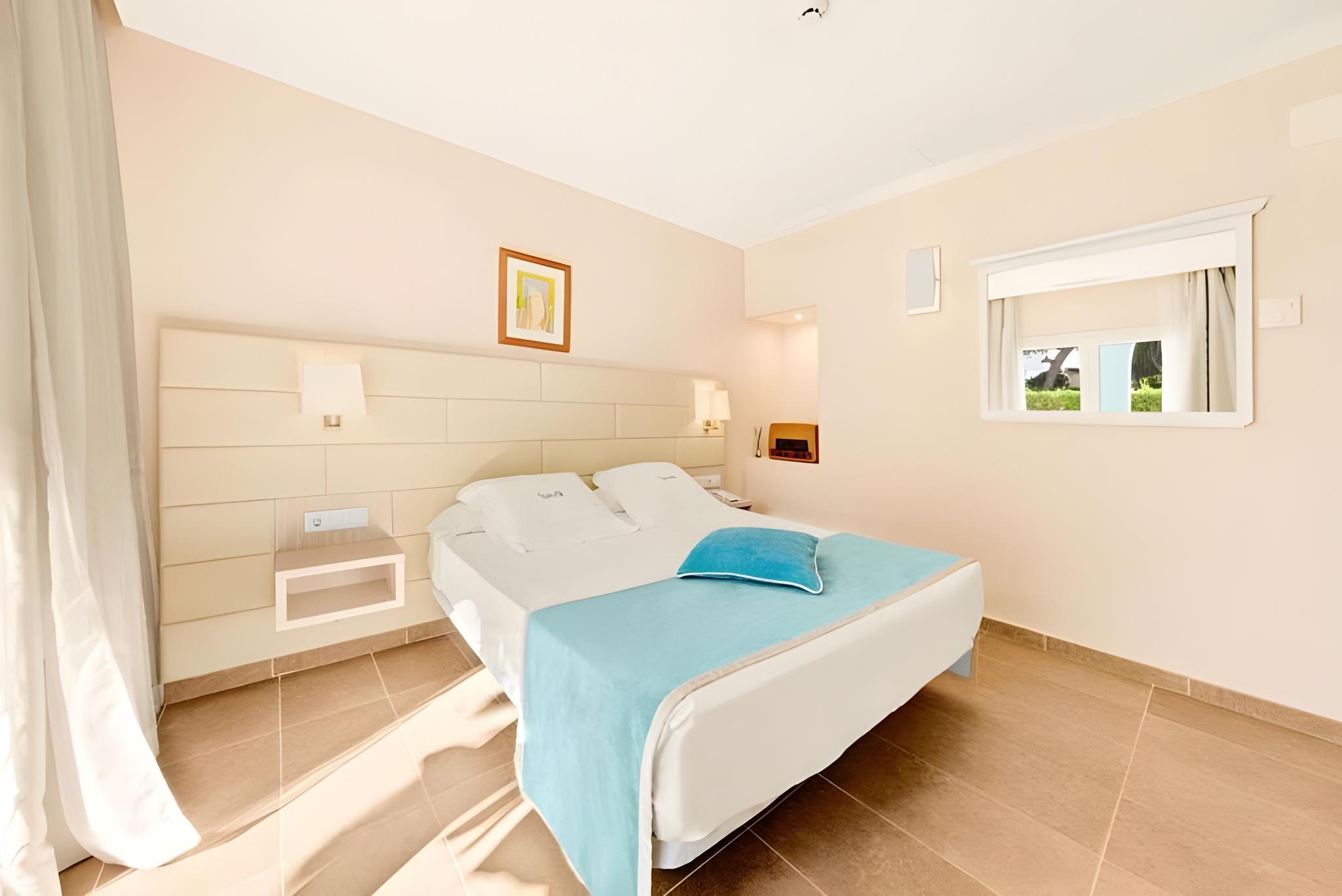 Room, Twin Beds, Lateral Side Sea View