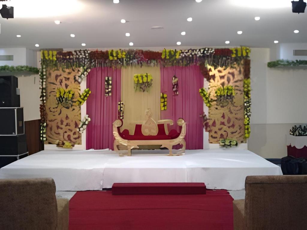 Hotel Krishna Sagar(NH 24) 6/20