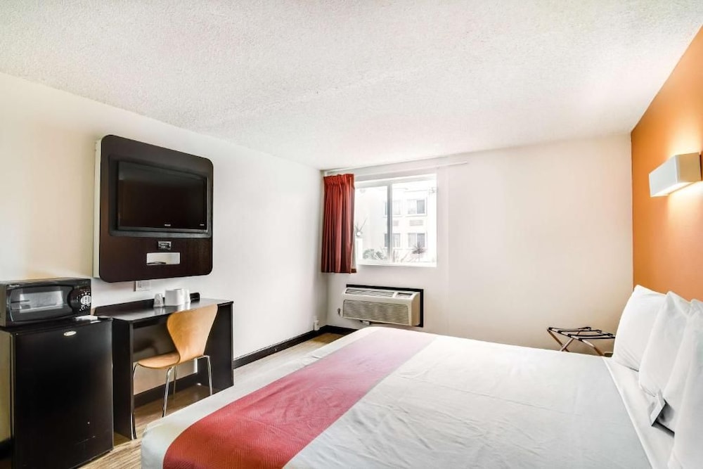 Motel6 Carson, CA 32/59