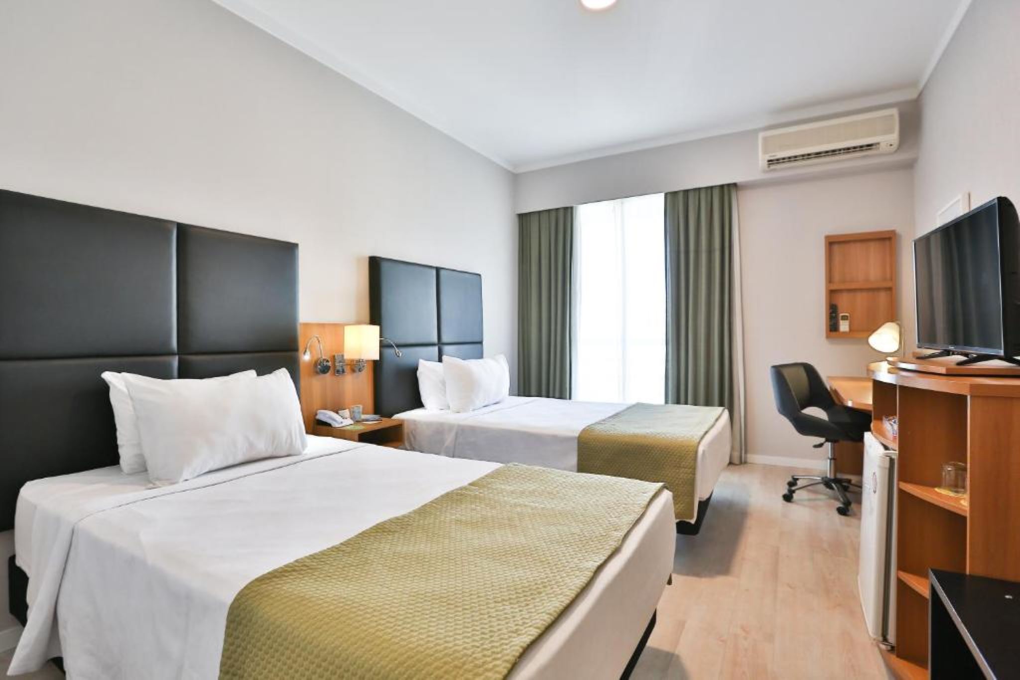 Luxury, Twin Beds