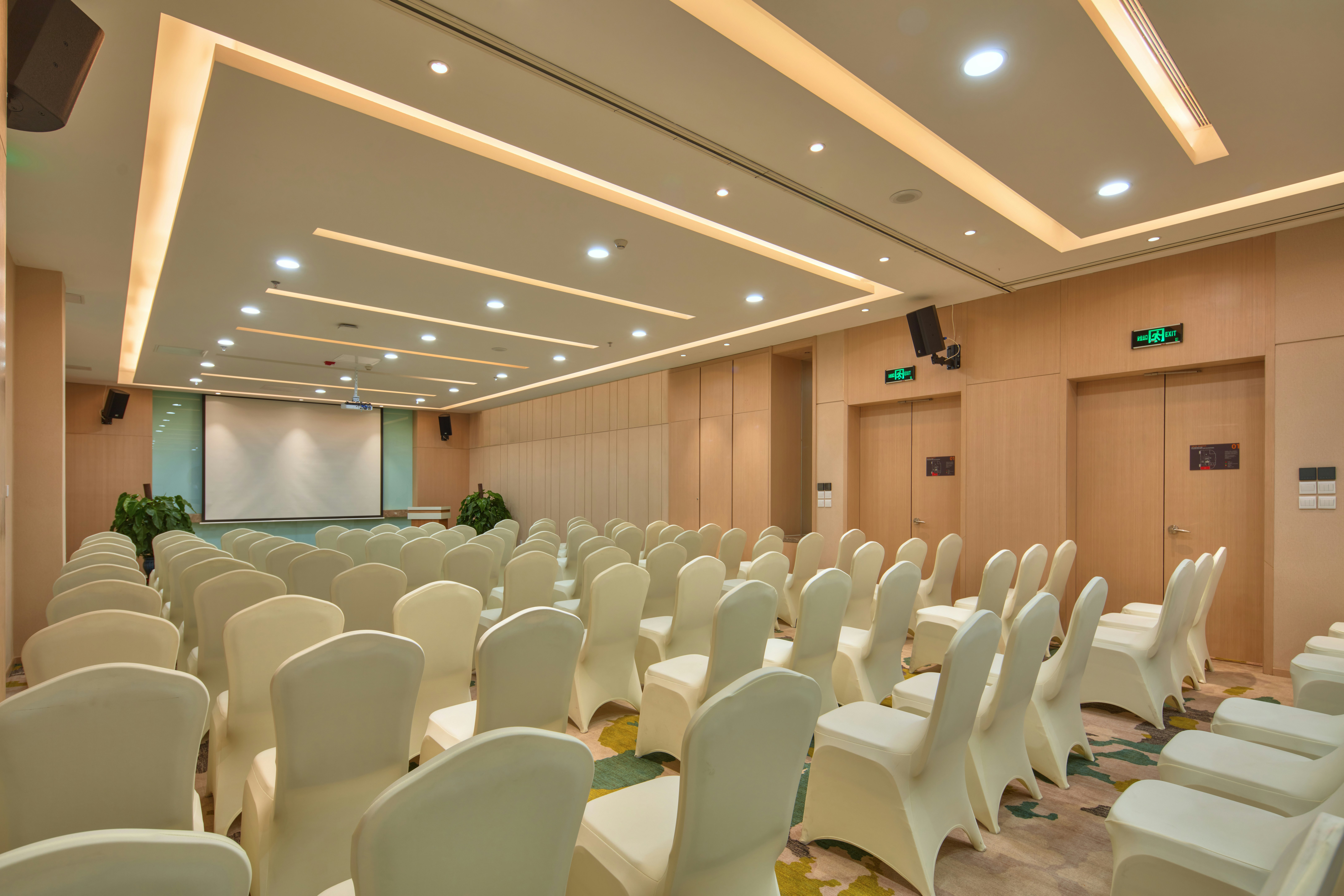 HOLIDAY INN EXPRESS SHENYANG TAWAN 25/32