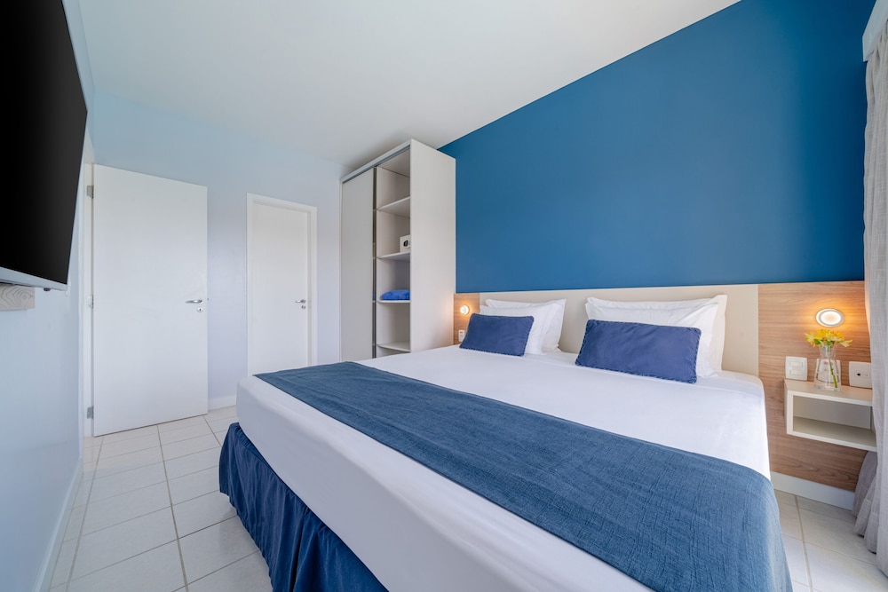 جناح ديلوكس بسريرين منفصلين وسرير كينج مع أريكة، Acqua Beach Park Resort 3/10