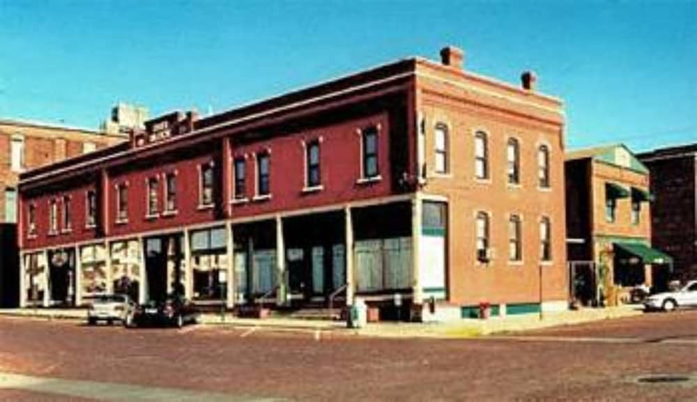 The Courtland Hotel and Day Spa 4/76
