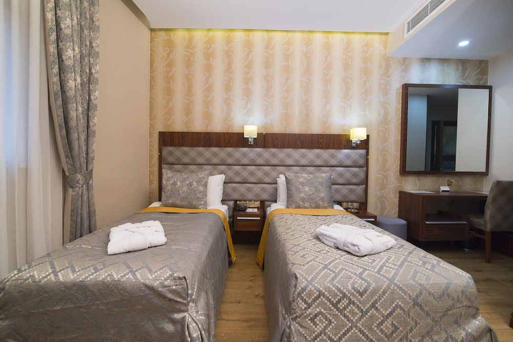 Midmar Deluxe Hotel 22/67