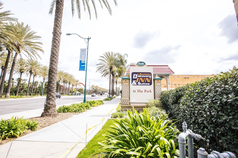Anaheim Discovery Inn & Suites photo1