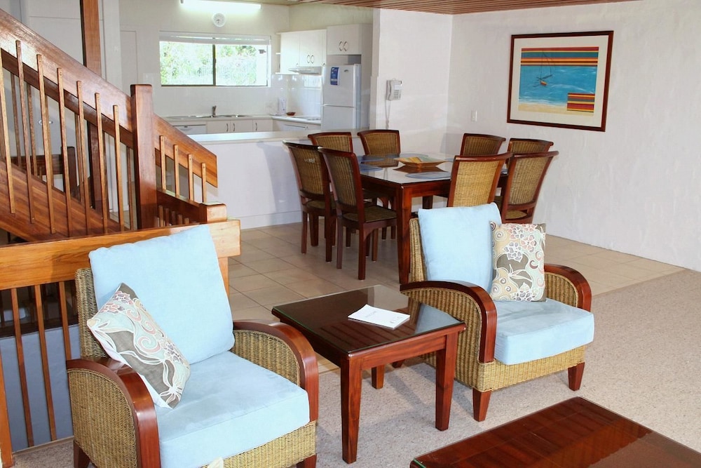 PALM COURT NOOSA 14/19