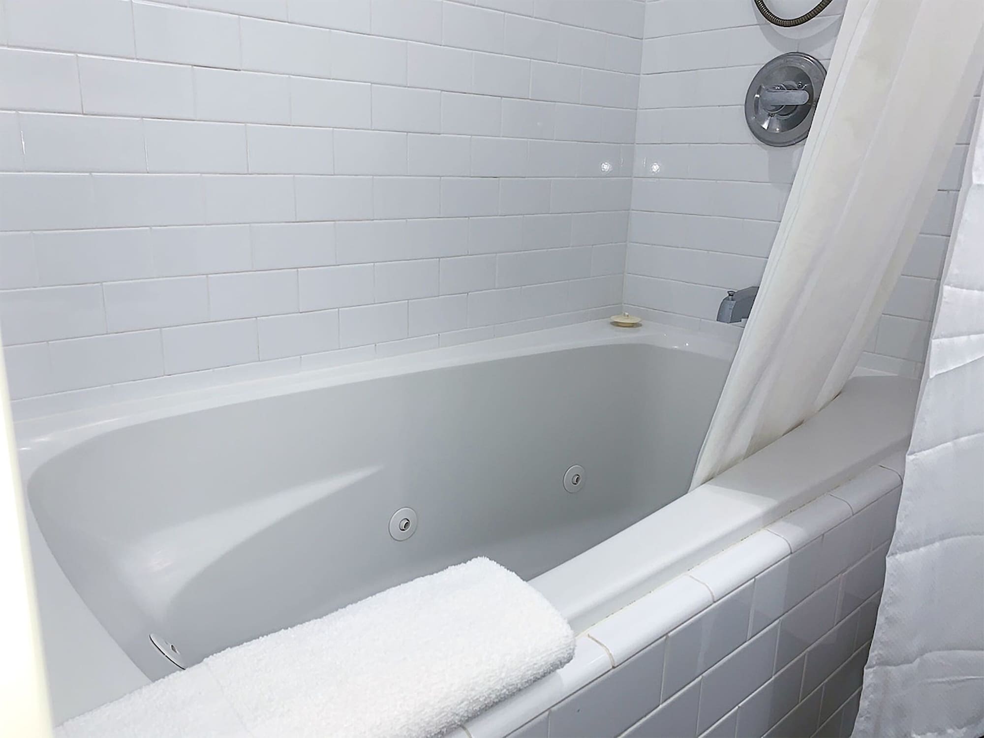 غرفة تنفيذية بسرير كينج بحوض جاكوزي، Pacific Inn 4/8