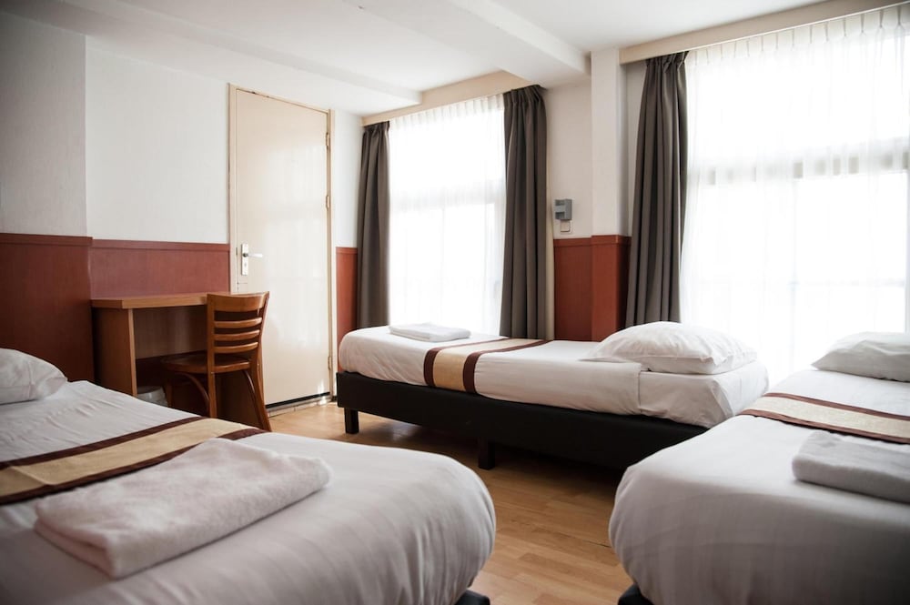 BASIC, TRIPLE, 3 BEDS, SHARED BATHROOM