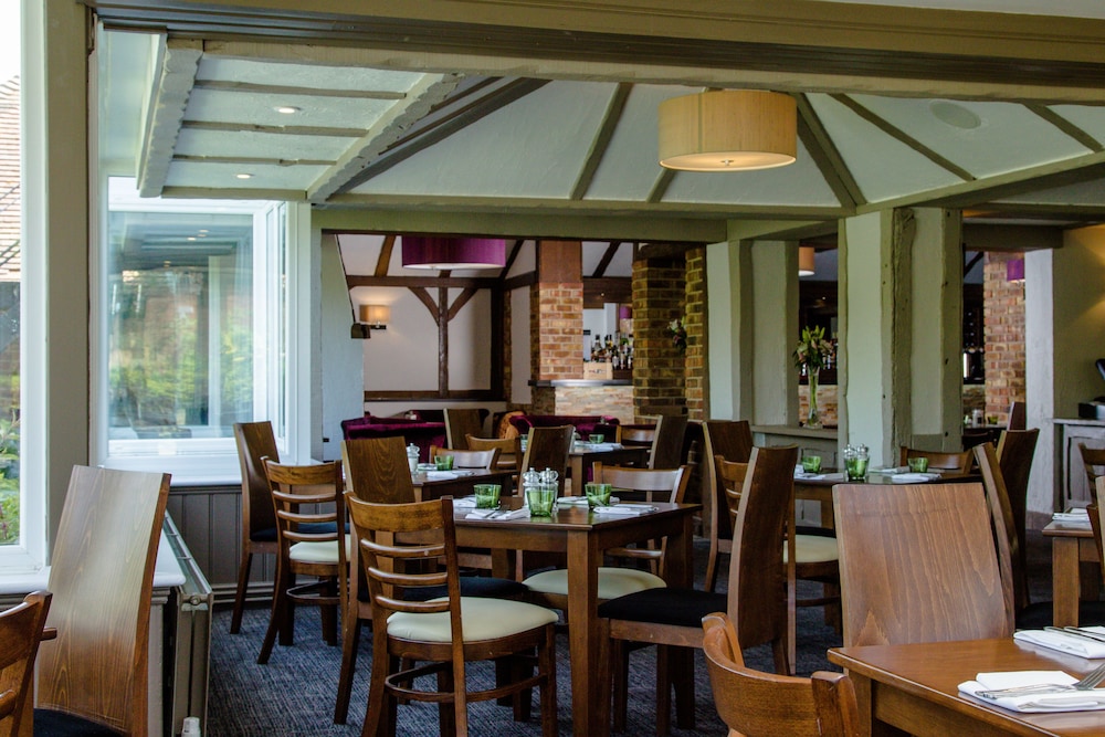 Legacy Rose And Crown Hotel 42/59