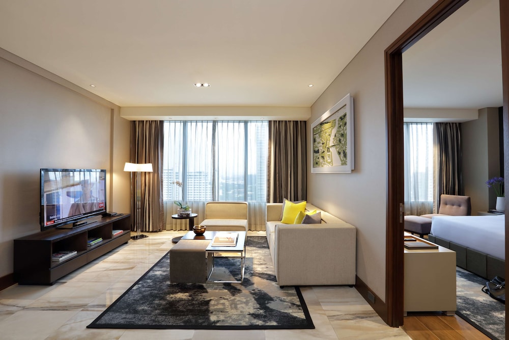 Makati Diamond Residences 33/42