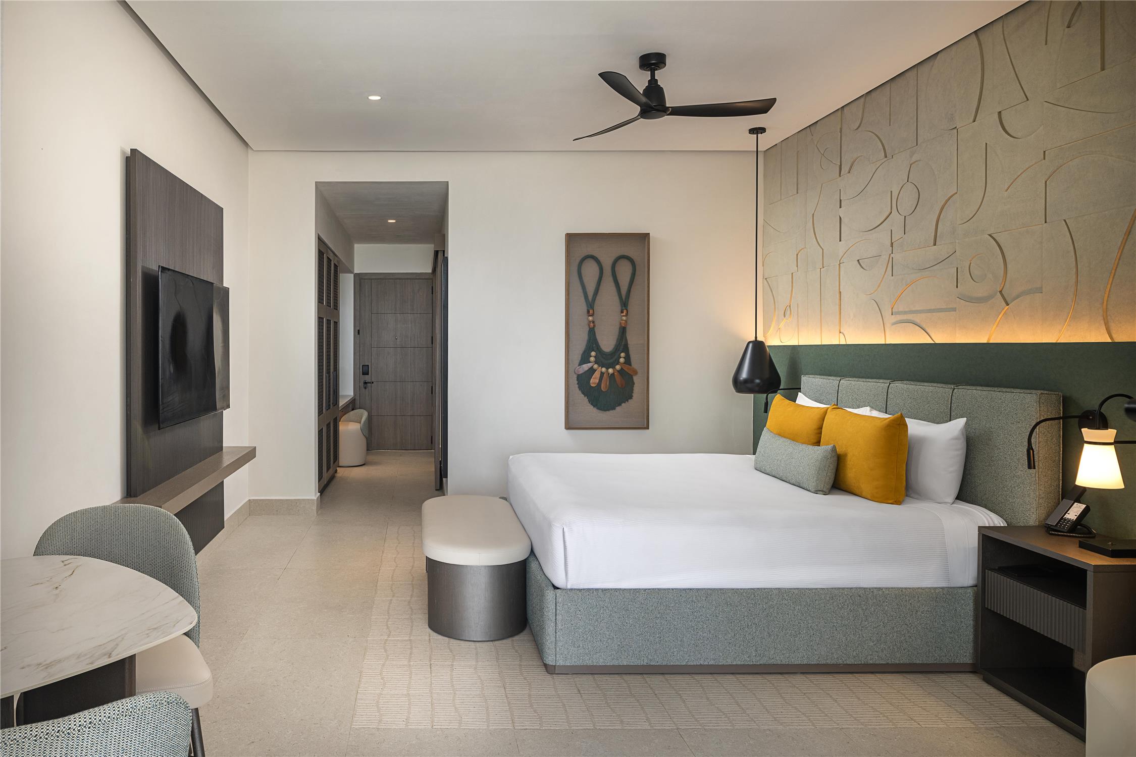 Club, Azure, King Bed, Tropical View, Plunge Pool