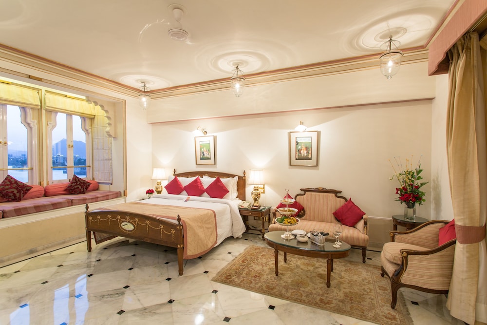 Taj Fateh Prakash Palace 36/54
