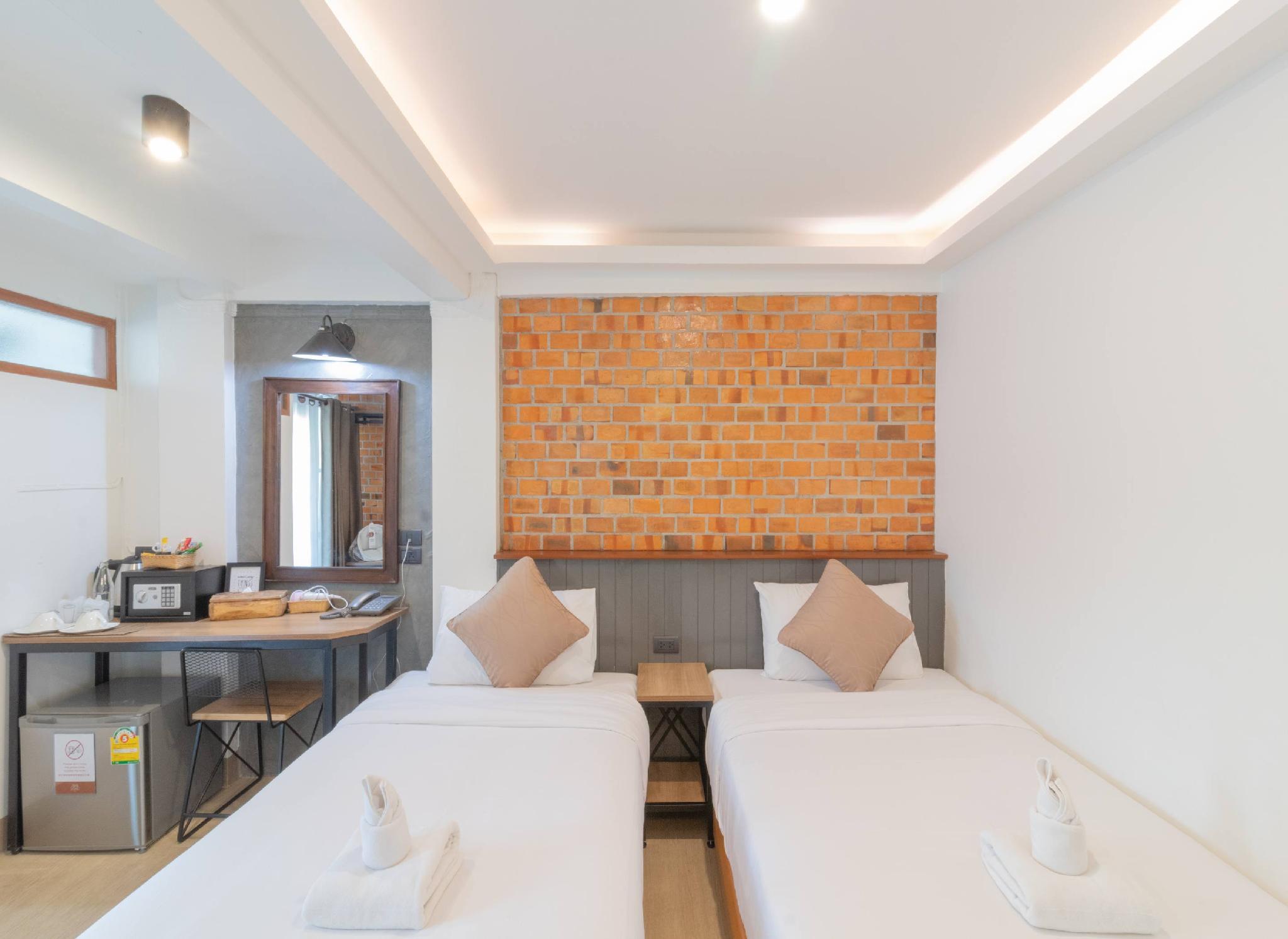 Garden, Superior, Twin Beds
