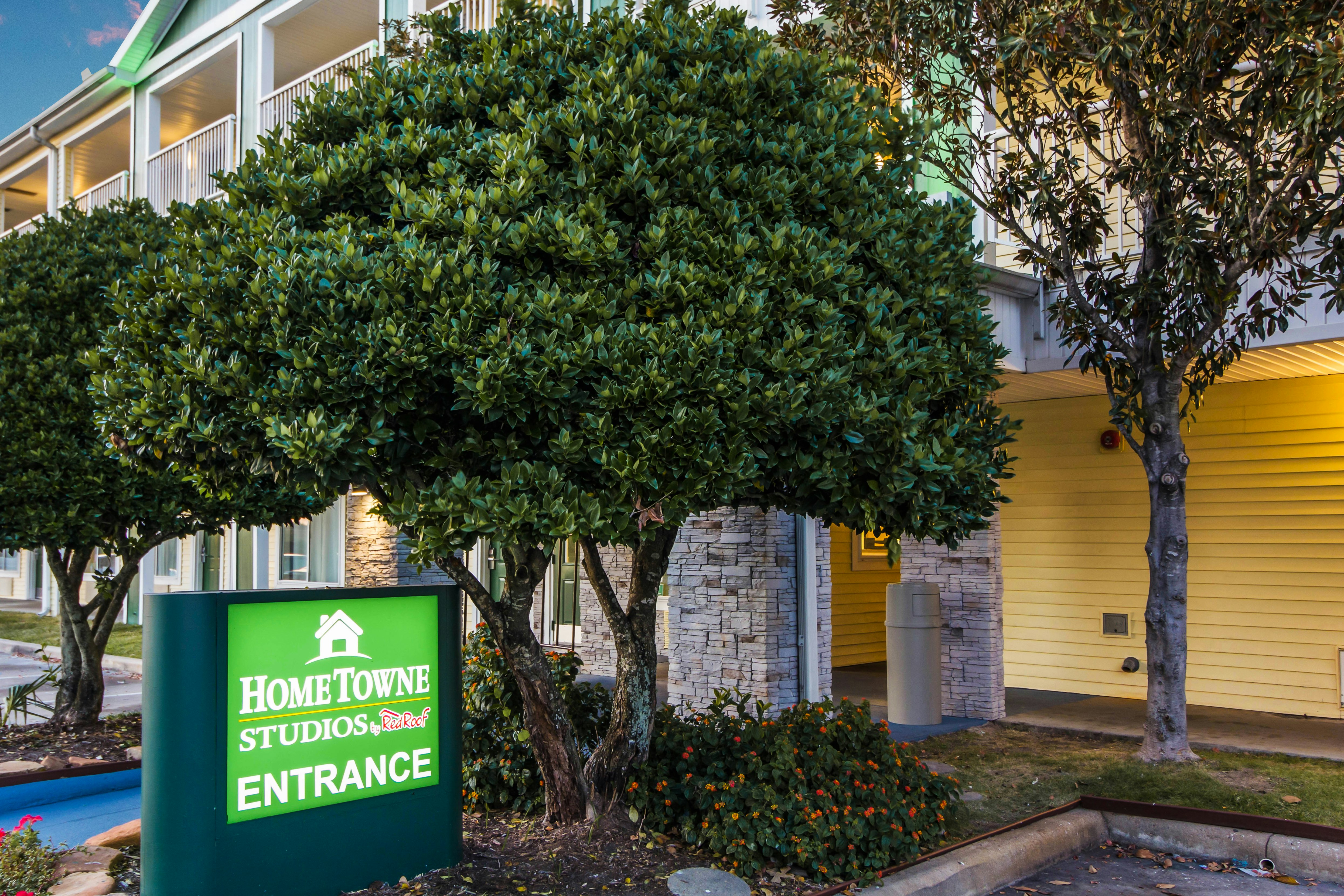 HomeTowne Studios by Red Roof Houston - West Oaks/ Energy Corridor 15/36