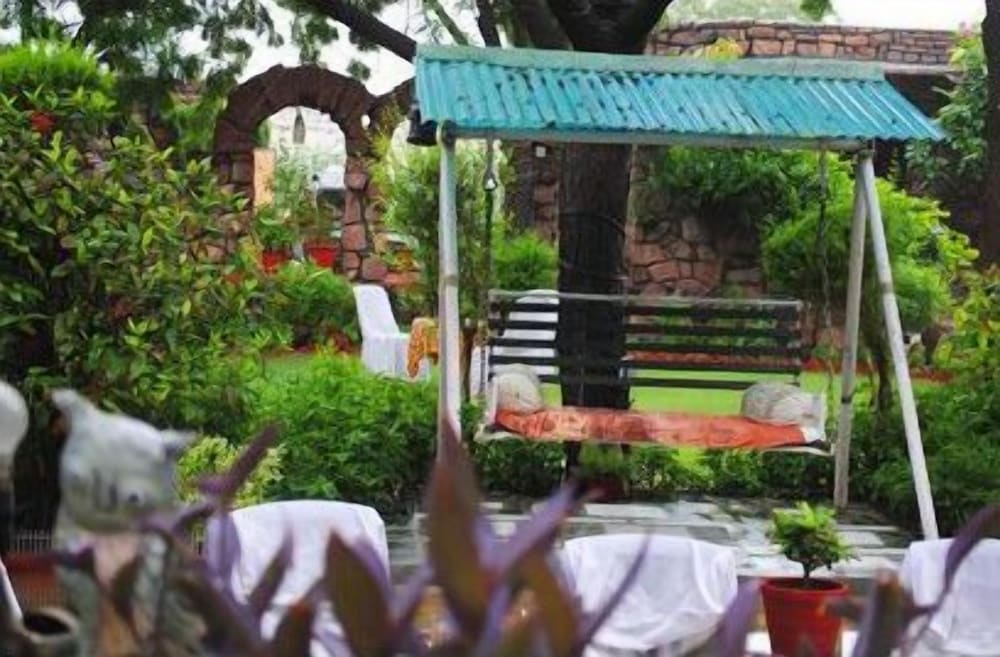 MANDORE GUEST HOUSE A LEAFY HERITAGE RESORT 32/35