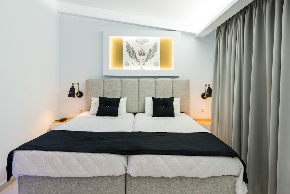 Ionis Art Hotel 8/51