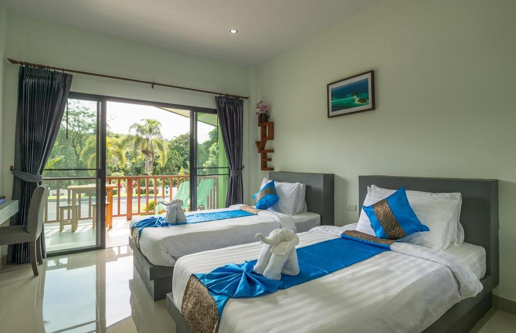 Deluxe, Double or Twin Bed