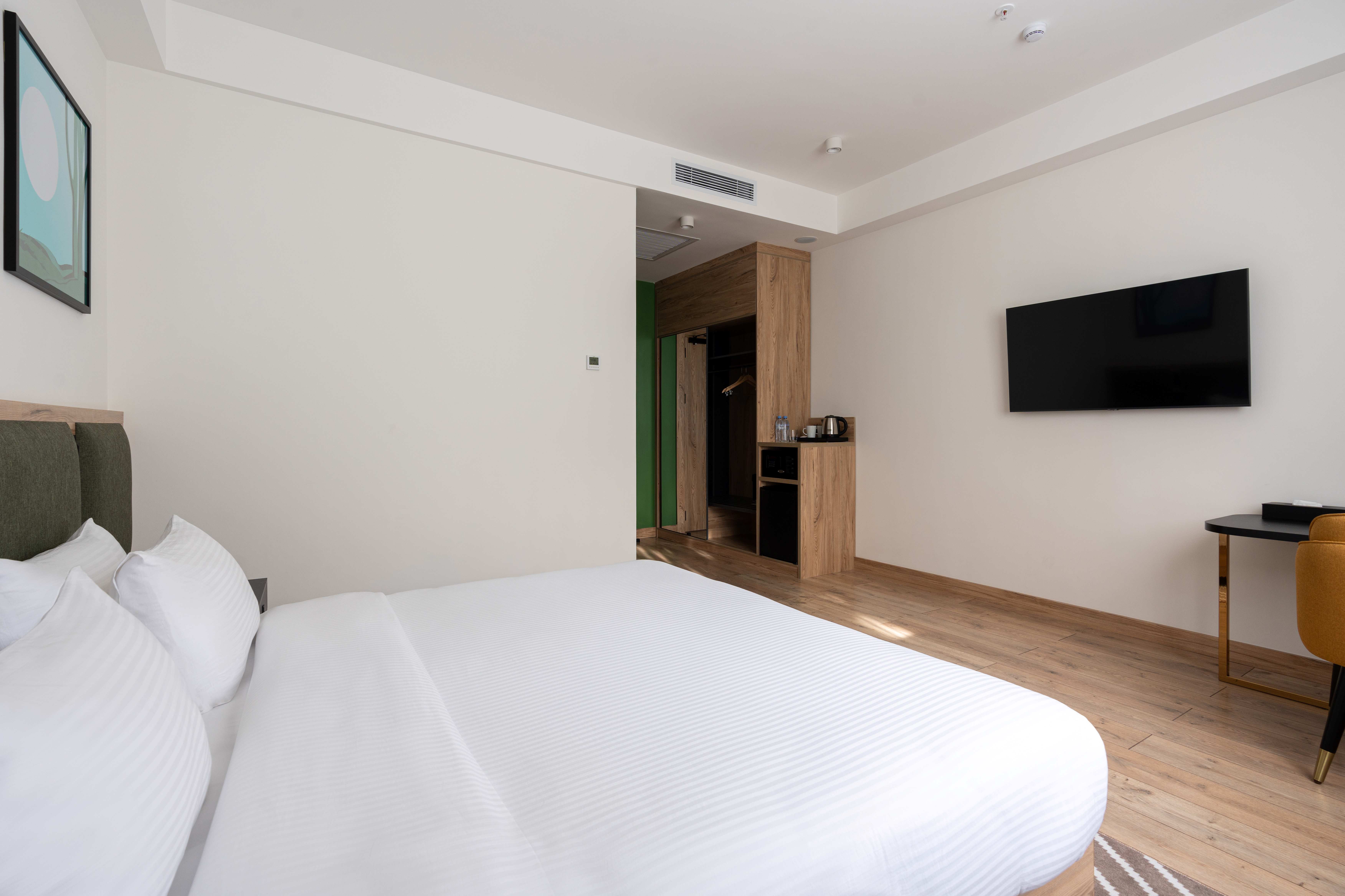Standard Room With King-size Bed