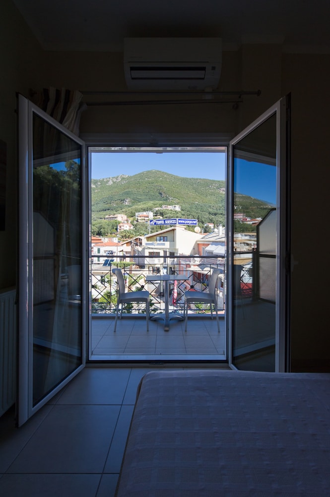 SAN NECTARIOS HOTEL 27/50