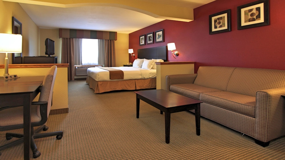Holiday Inn Express Hotel Suites Defiance 38/52