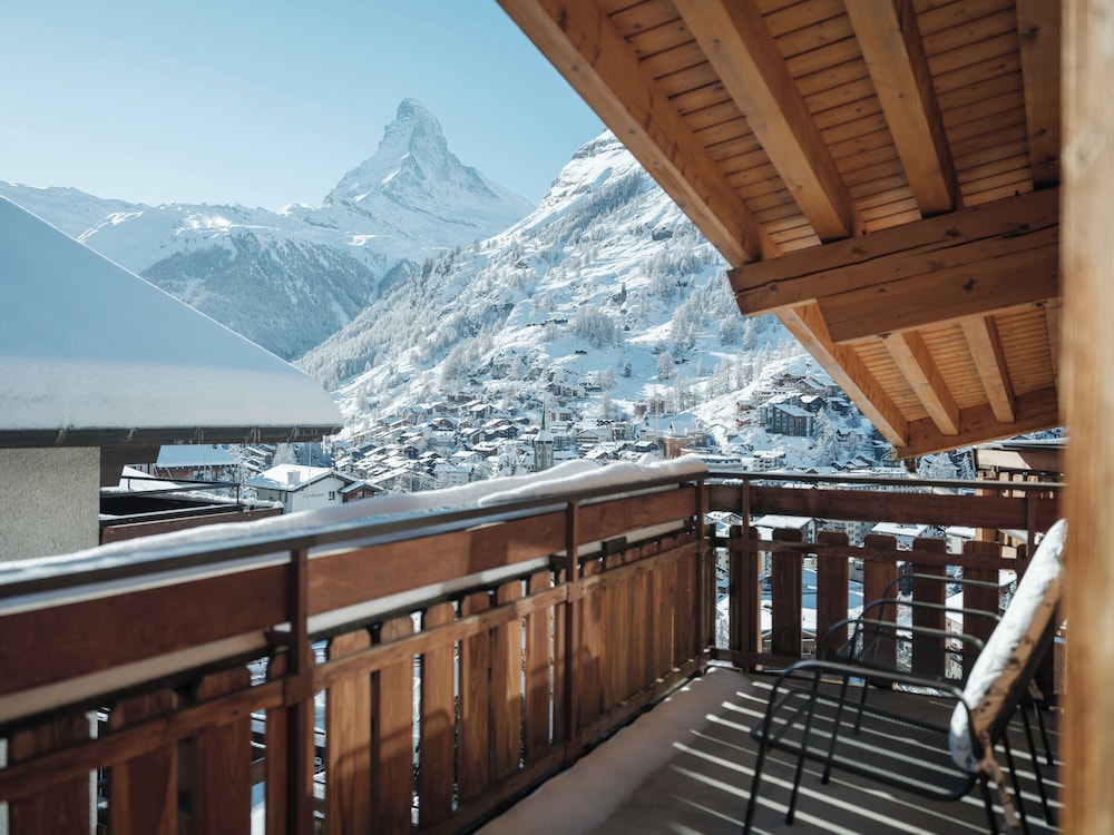 Chalet Hotel Schonegg 6/49