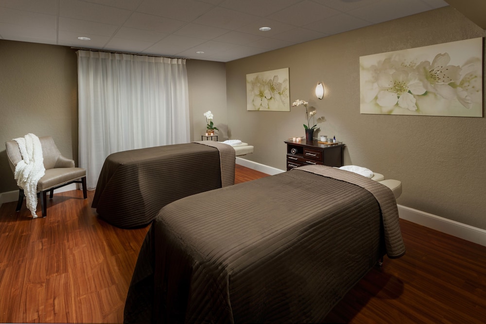 Embassy Suites by Hilton Orlando Lake Buena Vista Resort 27/100