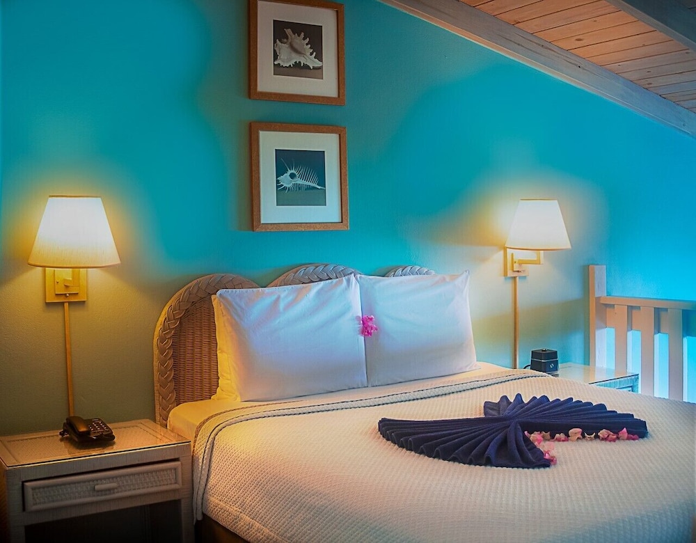 TRADE WINDS HOTEL 26/69
