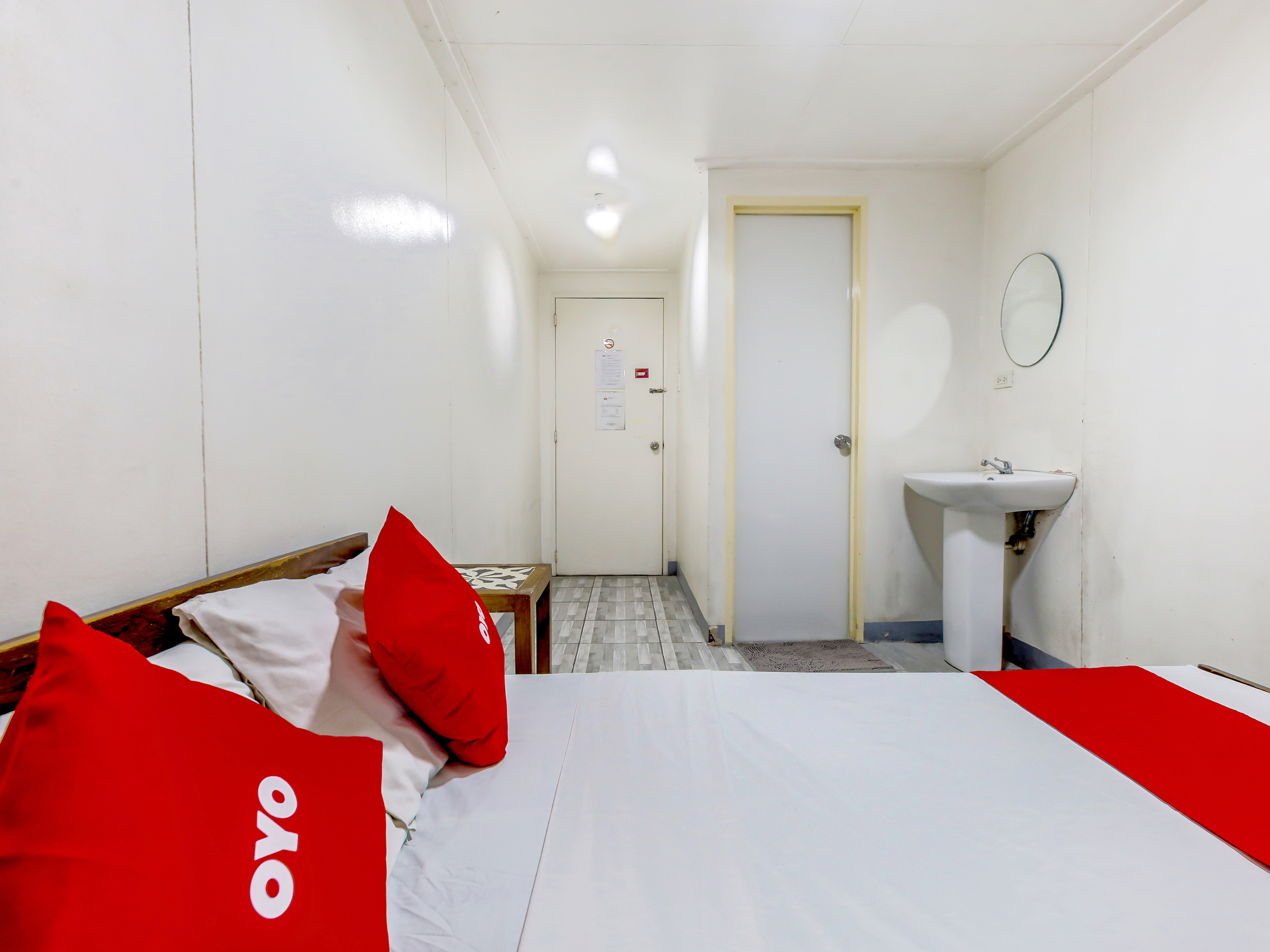 Metro Deluxe Residences 7/50
