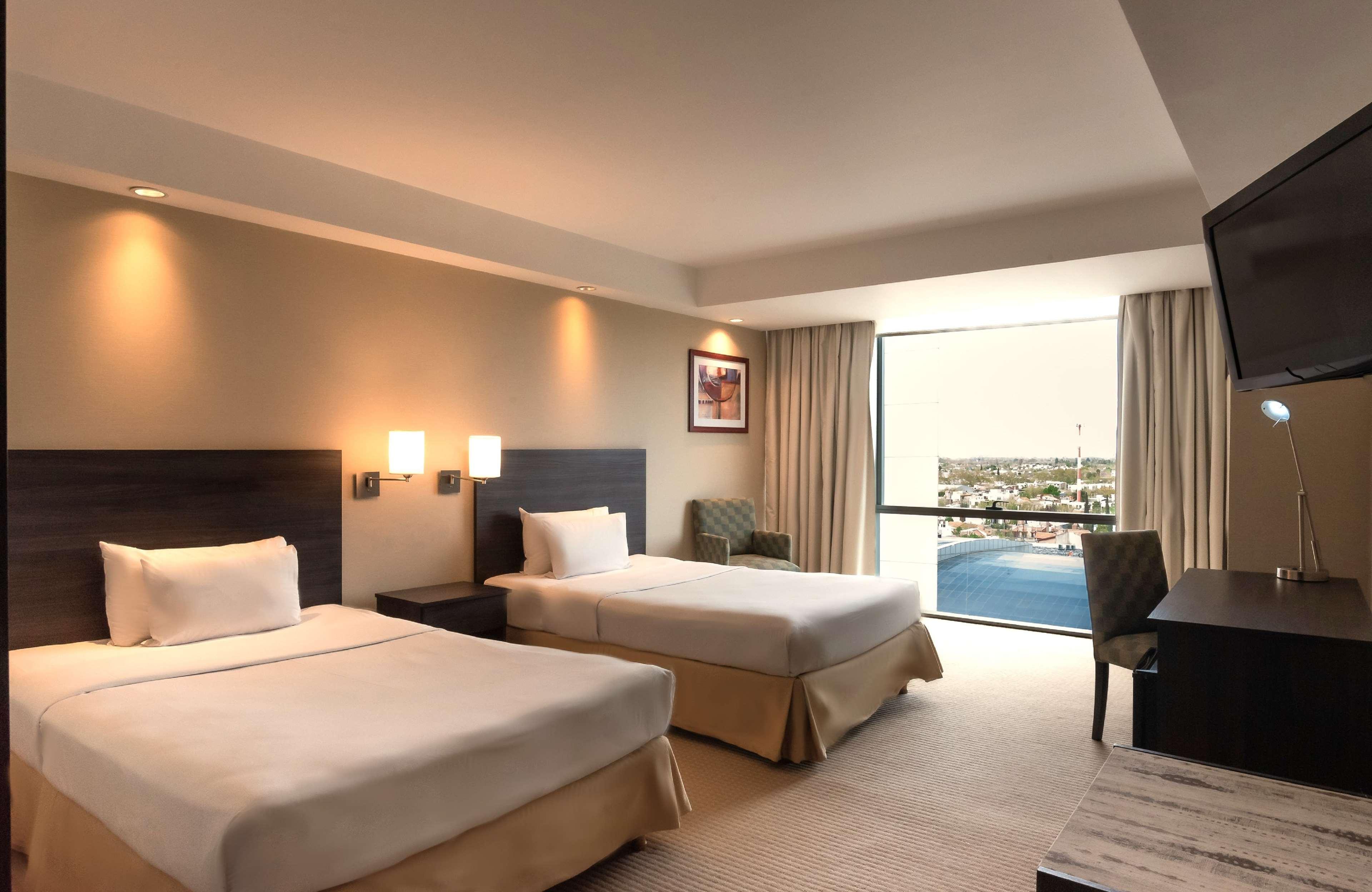 GUEST ROOM, 2 DOUBLE BEDS