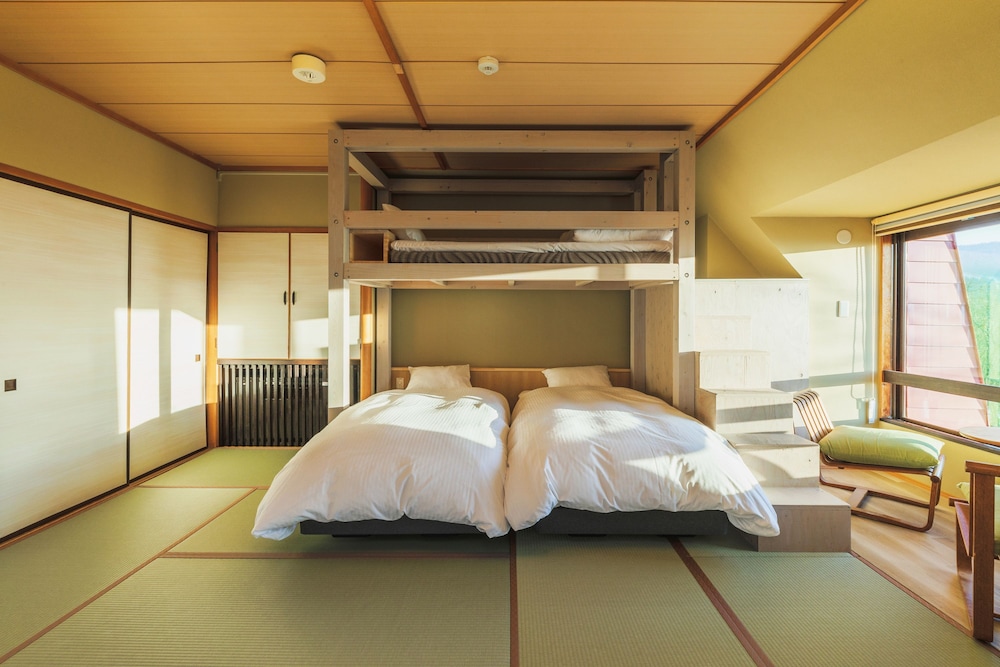JAPANESE WESTERN, DELUXE, 2 BEDS